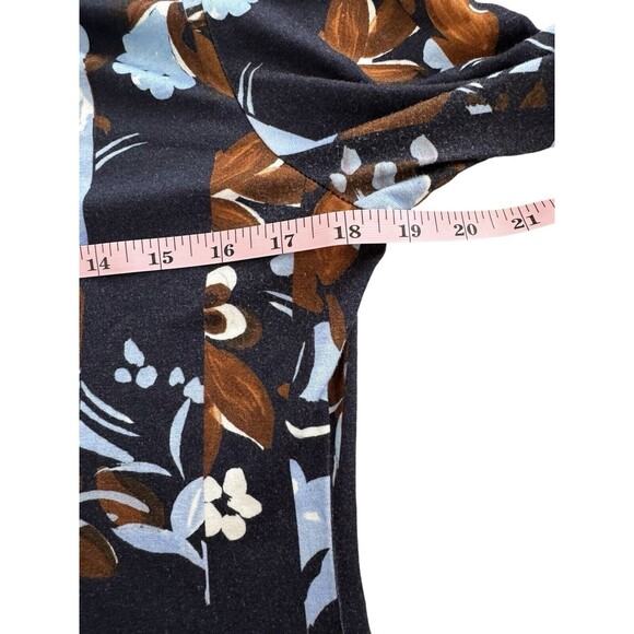 St John Blue Floral Keyhole Knit Blouse Size M Classic Designer Top MSRP $275 - Picture 3 of 10